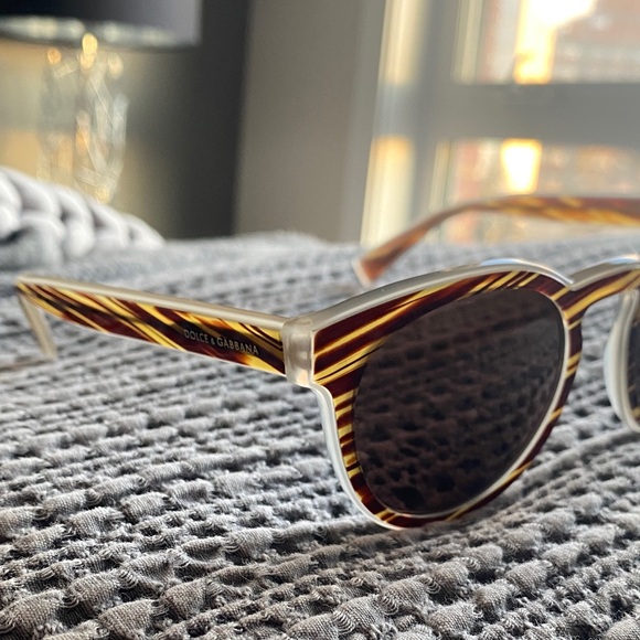 Dolce and Gabbana Sunglasses DG4285 - Picture 2 of 4